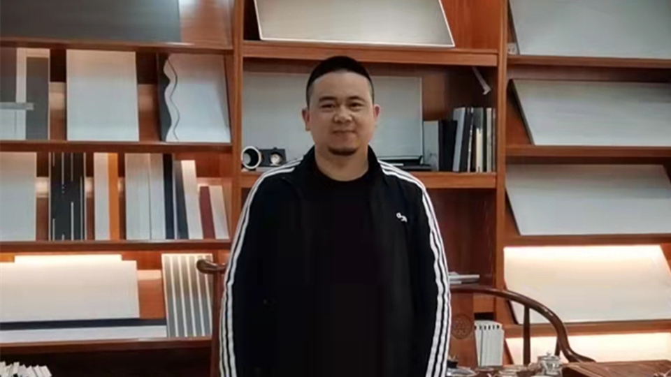 金牌加盟丨美赫經銷商鐘總：無框蜂窩大板前景無限，加盟美赫我選對了